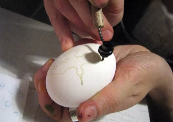 Pittura delle uova di Pasqua fai da te: Master Class per principianti
