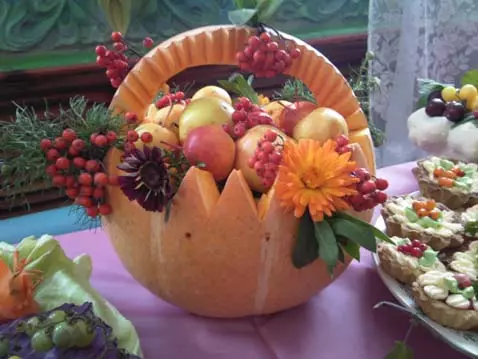 Sammensætninger af grøntsager og frugter gør det selv: Foto af tørtheden i efteråret
