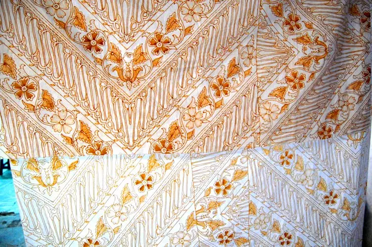 Batik: kikun lori aṣọ fun awọn olubere, kilasi titunto pẹlu awọn fọto ati awọn fidio