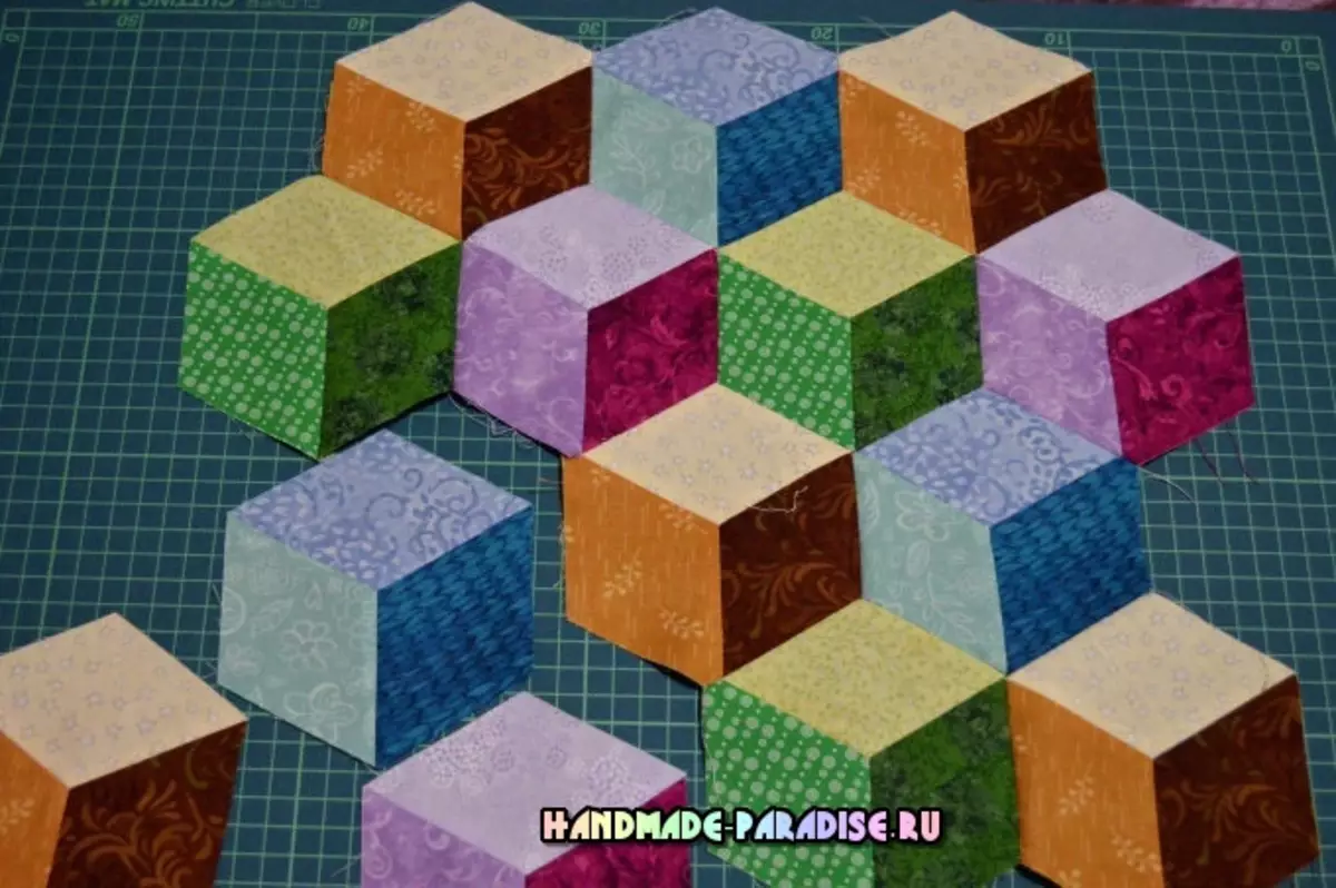 Patchwork技术中的拼凑而成的“立方体”毯子