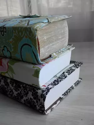 Okładka z tkaniny do książki z własnymi rękami