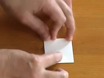 Flocs de paper de neu volumètrics amb les seves pròpies mans: esquema amb fotos i vídeo