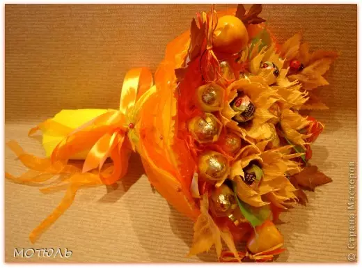 Ang mga bouquet sa tingdagdag nagbuhat sa imong kaugalingon alang sa eskuylahan gikan sa natural nga materyal