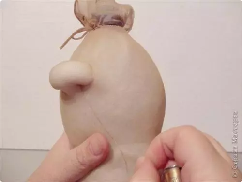 Πλαστική κούκλα μπουκάλι με τα χέρια σας: Master Class με βίντεο