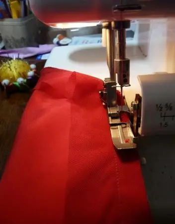 Como coser un vestido de noite no chan cunha volta aberta: patrón e clase mestra de cortadores e costura