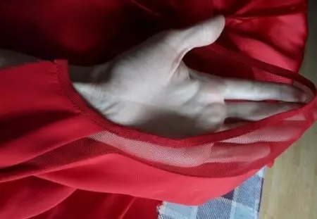 كيفية خياطة فستان سهرة في الكلمة مع ظهر مفتوح: نمط وفئة سيد من القواطع والخياطة