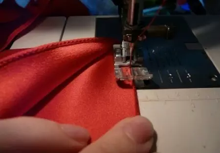 Como coser un vestido de noite no chan cunha volta aberta: patrón e clase mestra de cortadores e costura