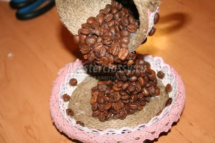 Kávová šálka z kávových zŕn to urobte sám: Master Class s fotografiou