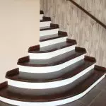 Ahşap ile beton merdivenle karşı karşıya: Terbiye ve teknolojinin özellikleri