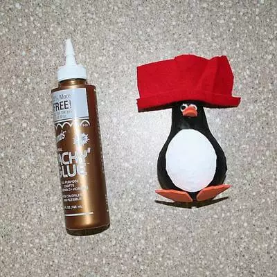Pingvin från papper masha