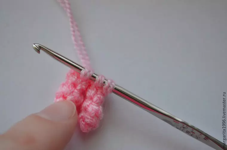 Peppa crochet kisoa: master kilasy ho an'ny satroka kely