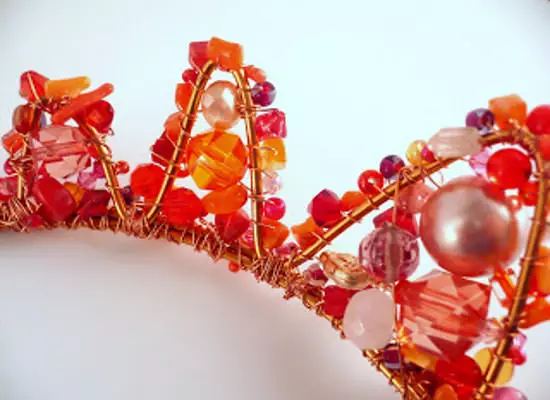 Crown of Wire and Beads lo hace usted mismo con una clase magistral