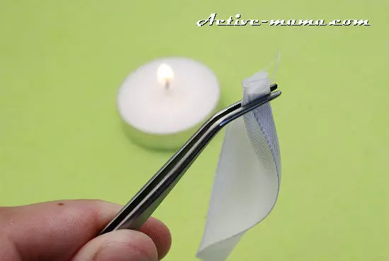 Bow noong Setyembre 1 na may sariling mga kamay mula sa Satin Ribbon sa Kanzashi