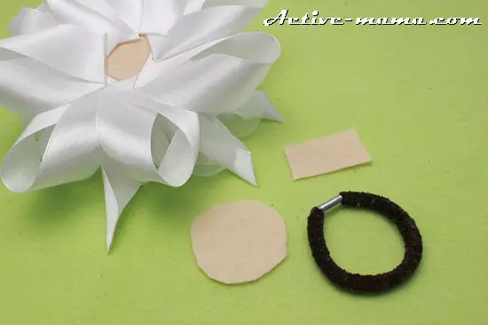 Tẹriba ni Oṣu Kẹsan 1 pẹlu ọwọ tirẹ lati Sationi tẹẹrẹ ni Kanzashi