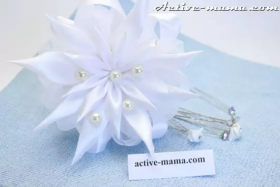 Tẹriba ni Oṣu Kẹsan 1 pẹlu ọwọ tirẹ lati Sationi tẹẹrẹ ni Kanzashi