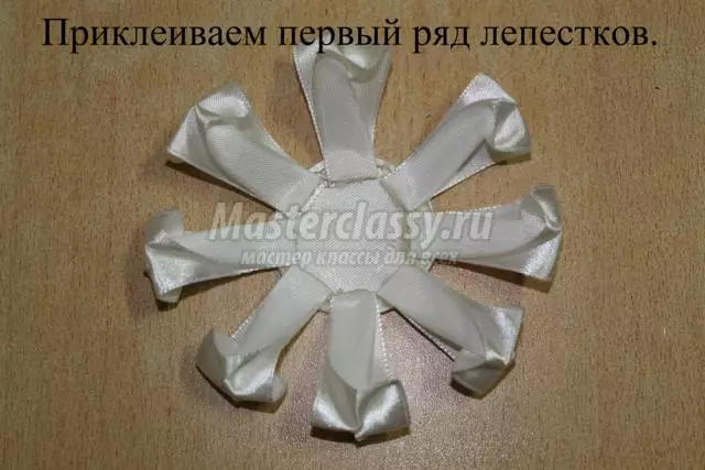 Umuheto ku ya 1 Nzeri n'amaboko yayo yo muri Satin Ribbon muri Kanzashi