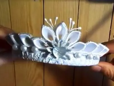 Kelas Induk di Kanzashi Crown dari Tapes untuk Tahun Baru dengan Foto dan Video