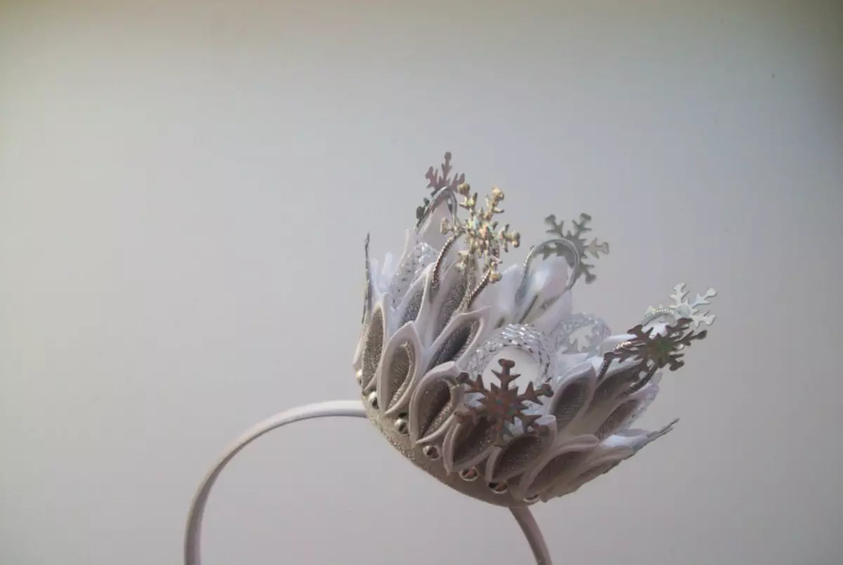 Kelas Induk di Kanzashi Crown dari Tapes untuk Tahun Baru dengan Foto dan Video