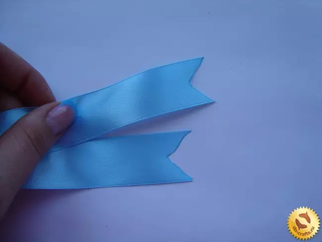 Bopha ekukhishweni esibhedlela kusuka kuma-ribbons kumfana namantombazane ngevidiyo