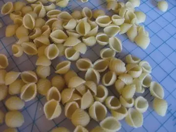 Schnéiflacken aus Macaroni maachen et selwer