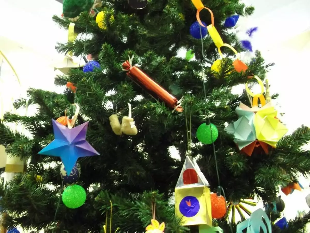 幼稚園のクリスマスツリー
