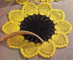 Izuba rya Sunflower Crochet: Gahunda nibisobanuro hamwe na videwo