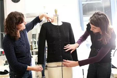 Si të qep një xhaketë të zonjat Coco Chanel: Master Klasa në Sewing