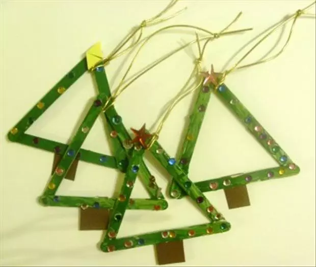 Alternativno božično drevo z lastnimi rokami: Master razredi s fotografijami in videoposnetki