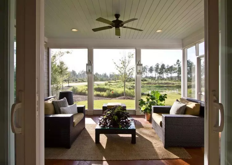 Panoramatické okná v interiéri: priestor v dome a možnosti rámovania a používania v dizajne bytu (47 fotografií)