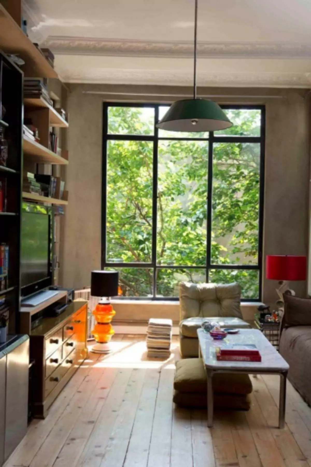 インテリア内のパノラマ窓：家の中のスペースとアパートのデザインでの使用のためのオプション（47写真）