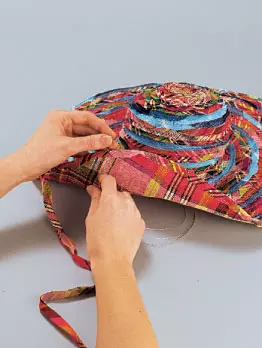 Hoe een hoed naaien met velden met hun eigen handen: patroon met beschrijving