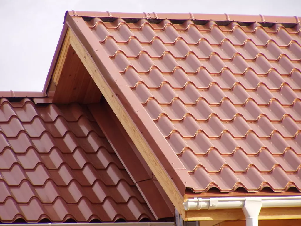 金屬瓷磚：如何選擇高品質和美麗的屋頂材料
