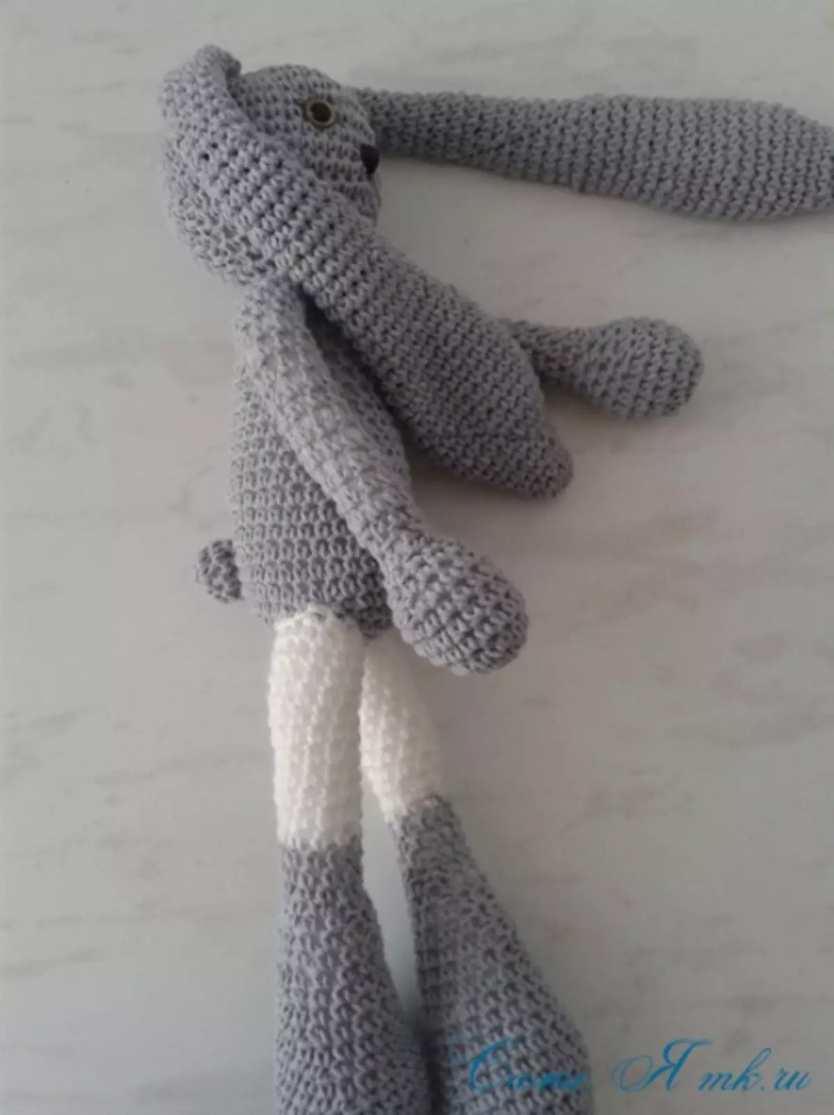 Pinagmumultuhan amigurum na may mahabang crochet tainga na may mga scheme.