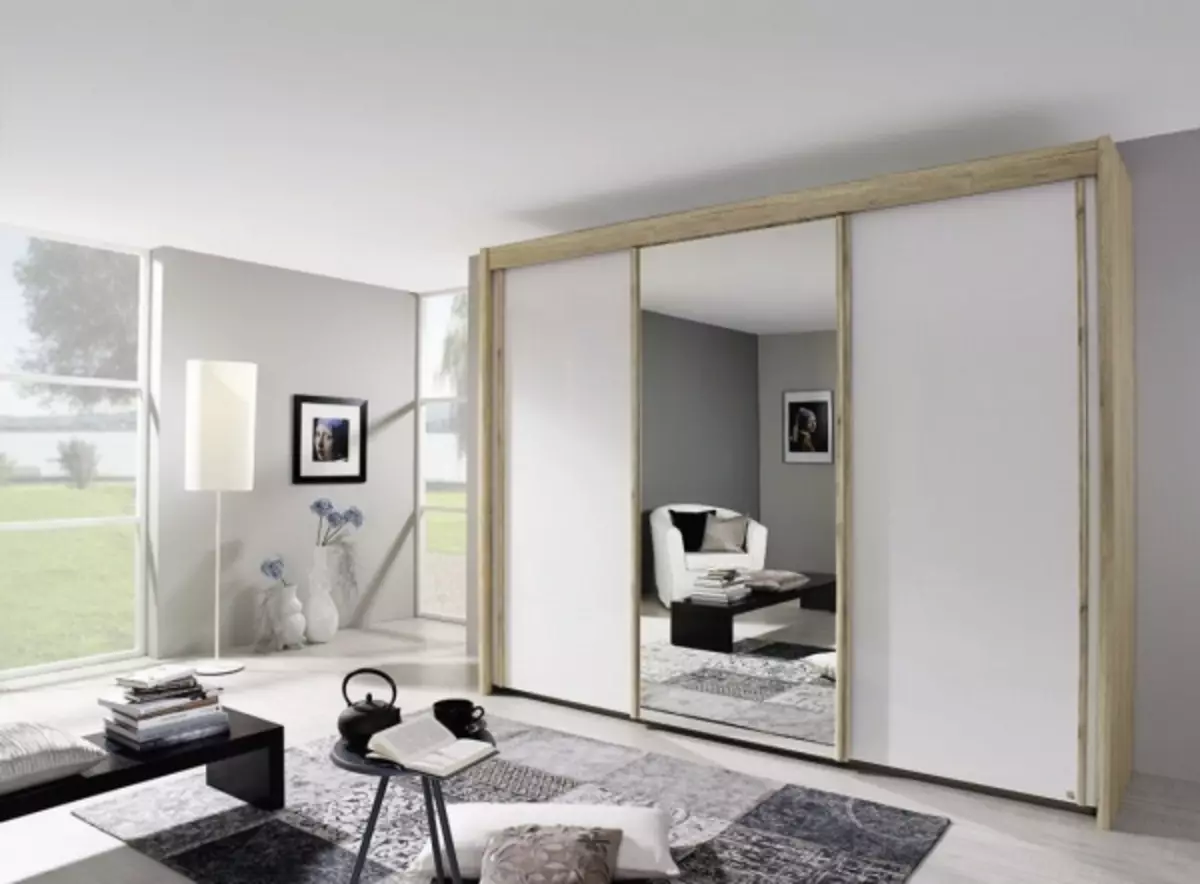 Sliding wardrobes and suspended systems for them: Main advantages