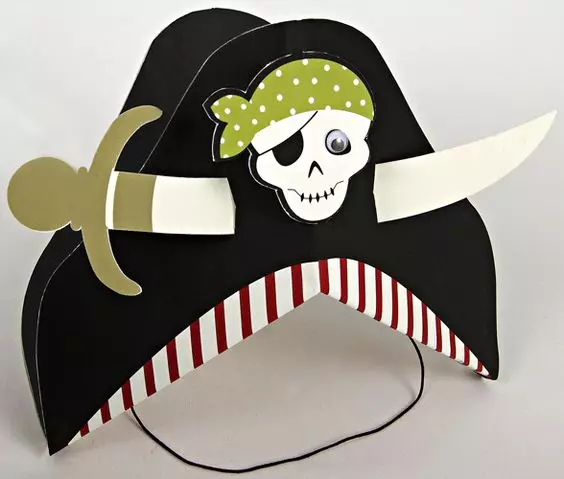Pirata triangelua zeure eskuekin: argazkiak eta bideoak dituzten ereduak