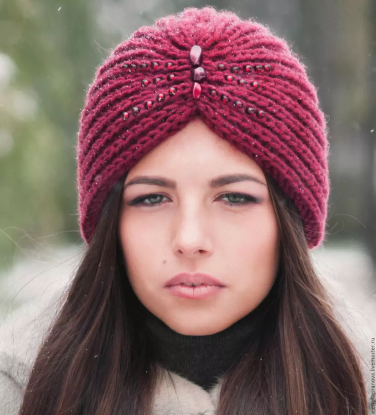 Pălăria tricotată a femeilor pentru începători cu descrieri și scheme