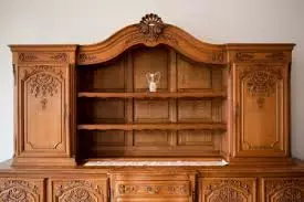 How originally and beautiful to enter antique furniture in the interior