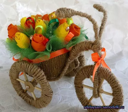 Bicycle Do it yourself bil-basket għal dekorazzjoni ma 'ritratti u video