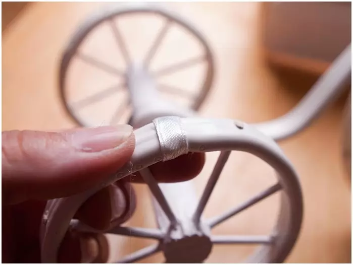 Xe đạp tự làm với một giỏ để trang trí với hình ảnh và video