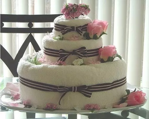 Тортата от кърпата го правят себе си стъпка по стъпка на сватба с снимка