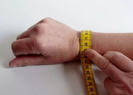 Skin bracelet with embroidery with your own hands