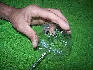 Ang ikalawang buhay ng mga bote ng plastik ay ginagawa ito: Master Class na may Video