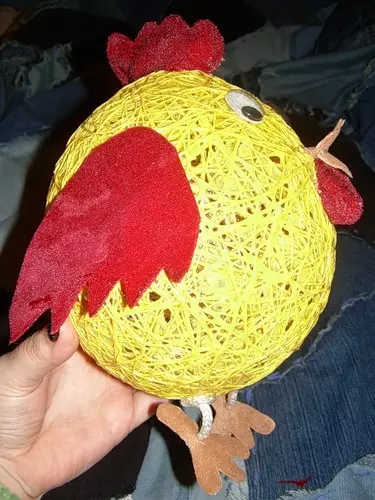 Thread နှင့် Ball Chicken: ဓာတ်ပုံနှင့်ဗွီဒီယိုများဖြင့်မာစတာလူတန်းစား