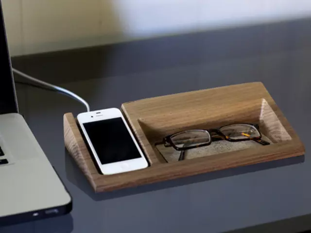 Stand pour des points avec vos mains de papier avec des photos et des vidéos