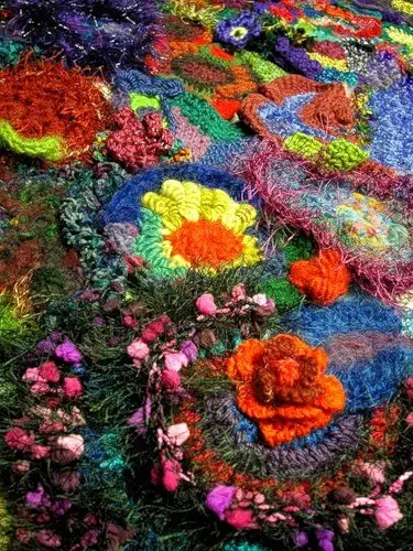 Léif Kleedung mat Crochet FreeForm