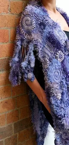 Roupa encantadora con FreeForm Crochet