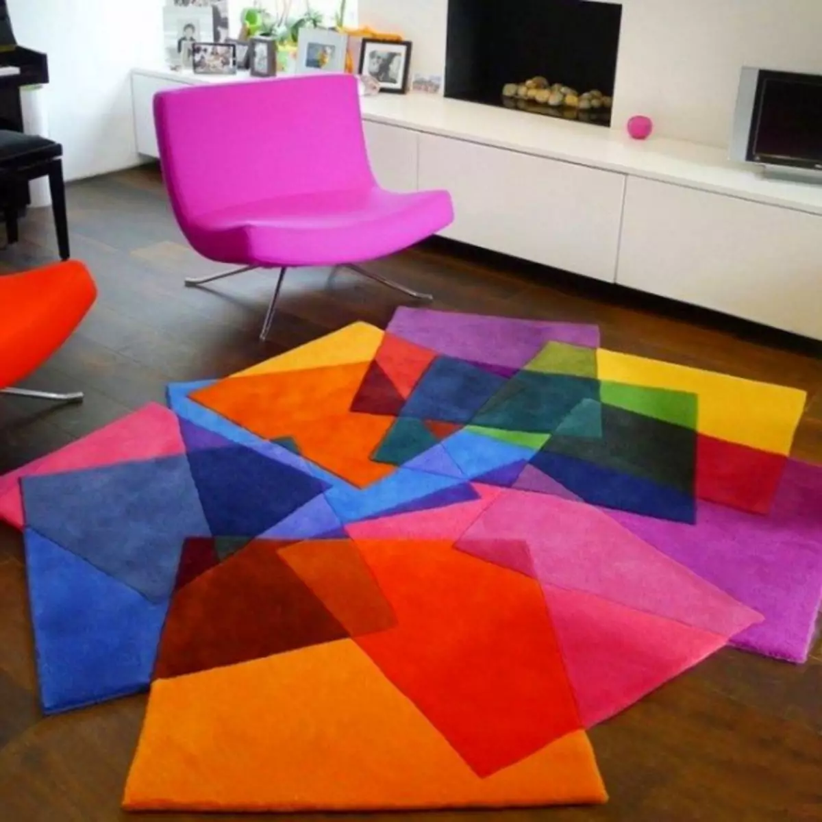 Bright tappeto all'interno: quanto facile e facile portare pitture nel tuo appartamento (37 foto)