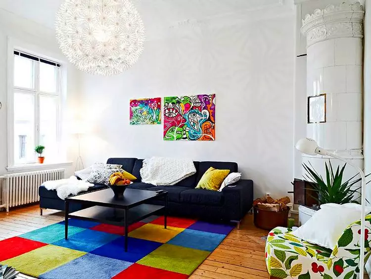 Alfombra brillante no interior: que fácil e fácil de traer pinturas no seu apartamento (37 fotos)