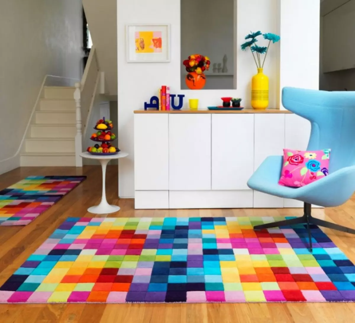 Bright carpet in the interior: how easy and easy to bring paints to your apartment (37 photos)