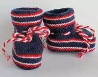 Knitzend Booties fir Neigidder. Wéi geet et op Stiwwelen?